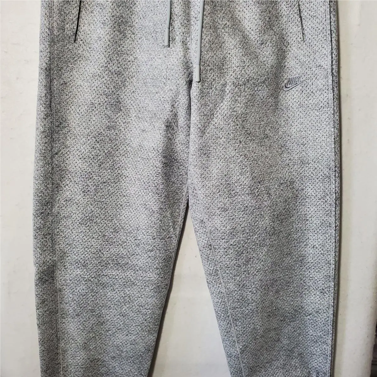 Nike clothing - Gray (UPC: 196607625682) 1