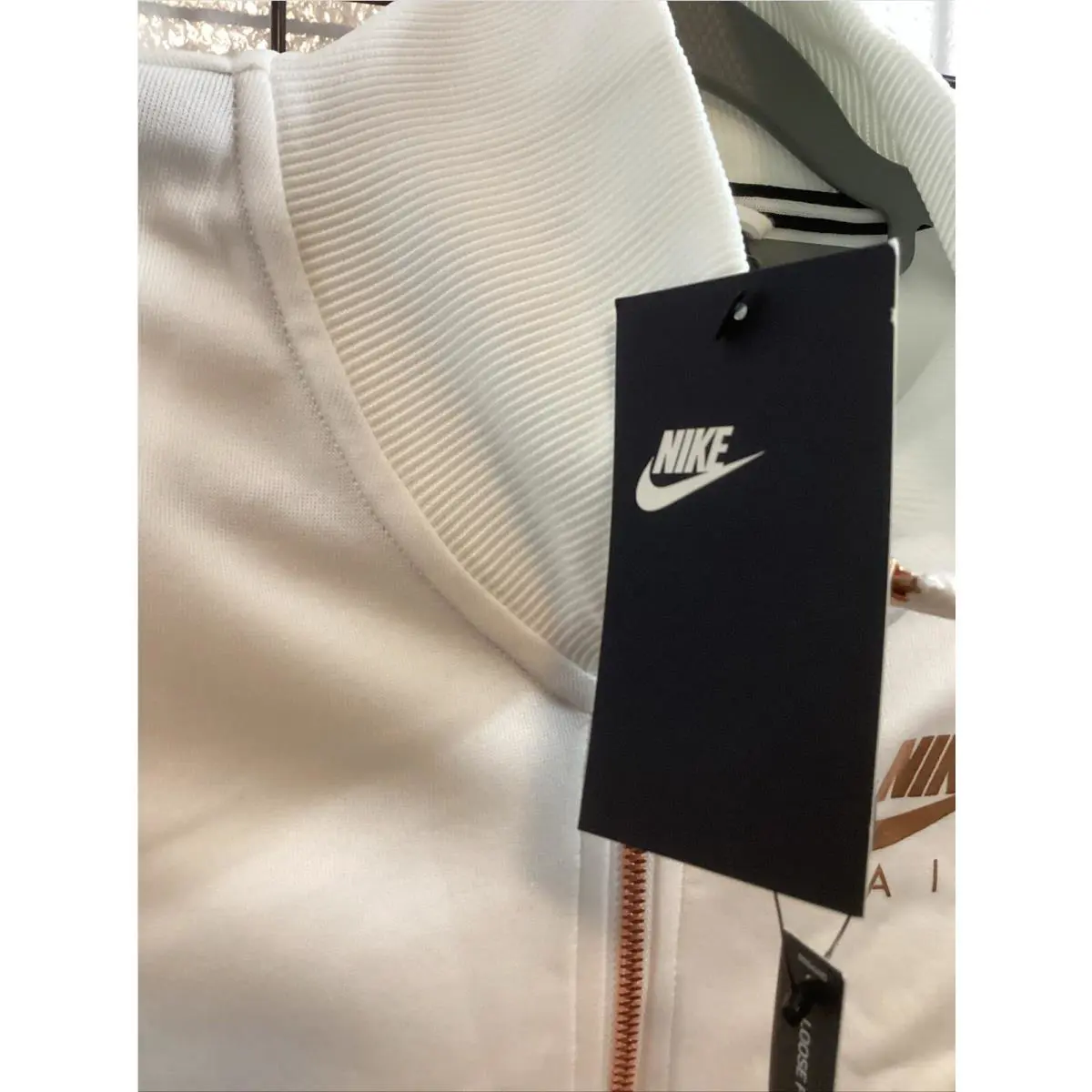 Nike clothing - White/ Gold 3