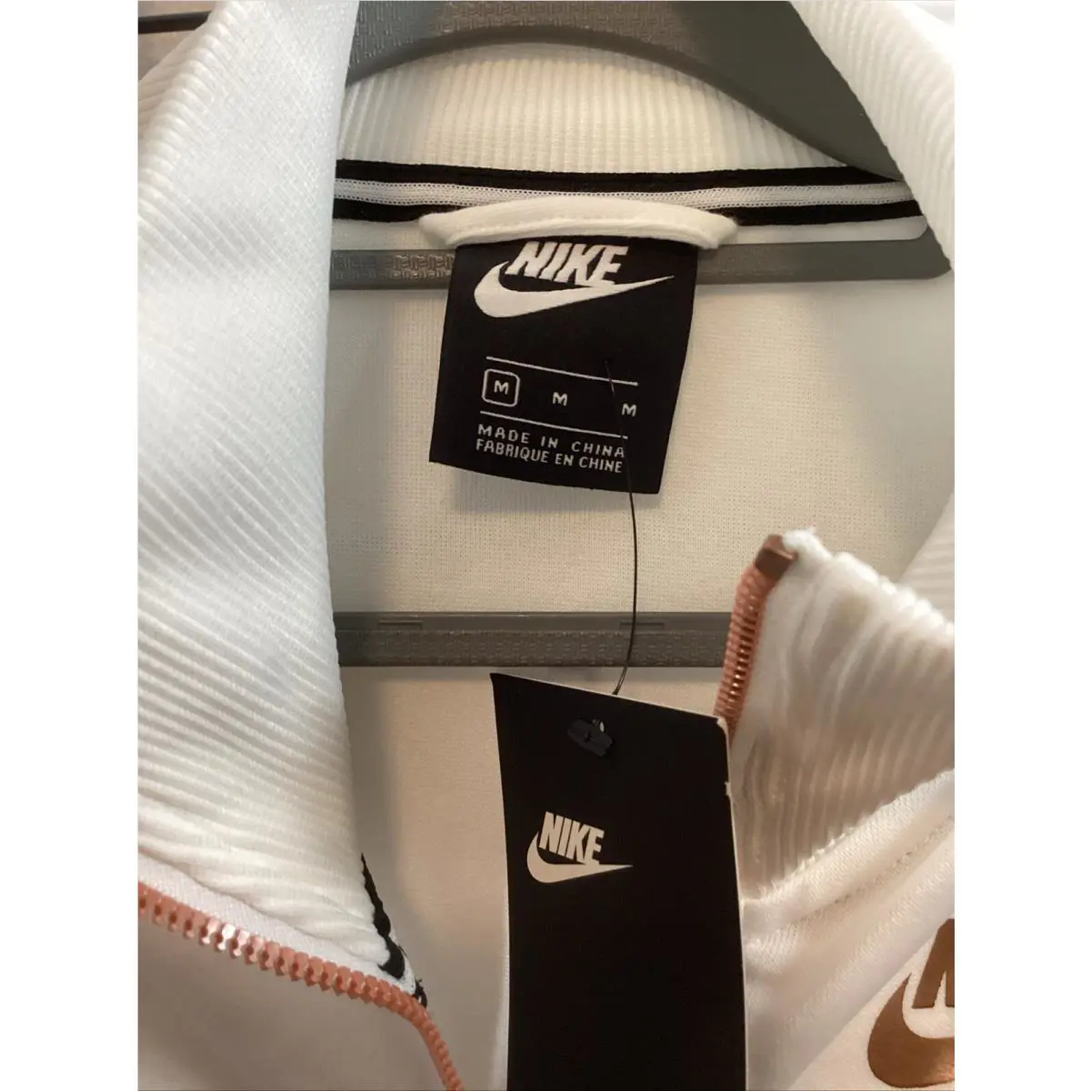 Nike clothing - White/ Gold 4