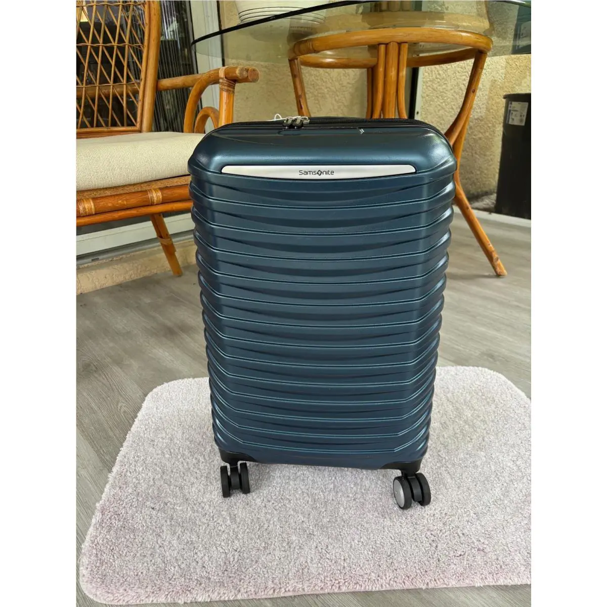 Samsonite Spin Tech 6 Carry-on Spinner Color: Lagoon Blue