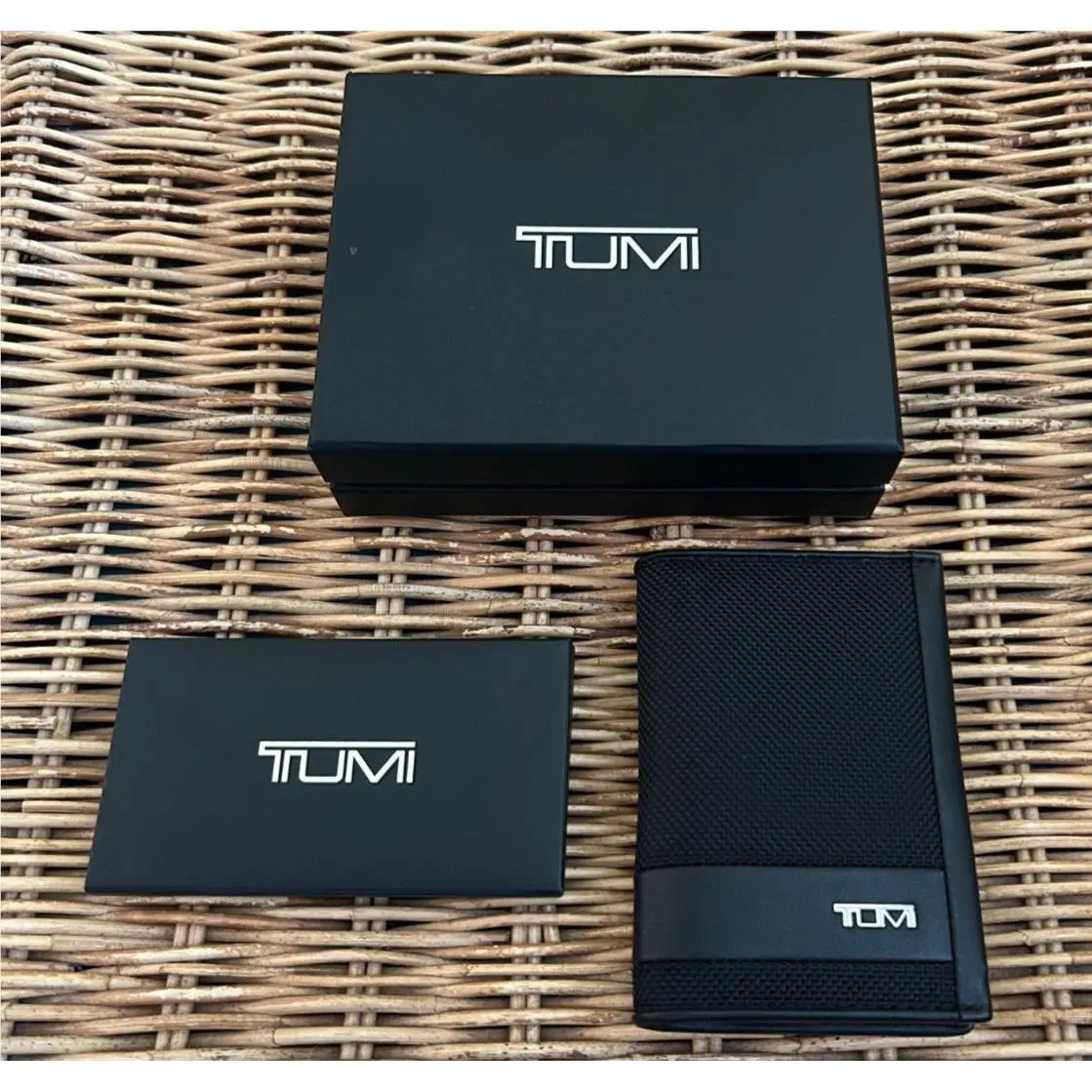 Tumi Black Alpha Multi Window Card Case Wallet W/gift Box