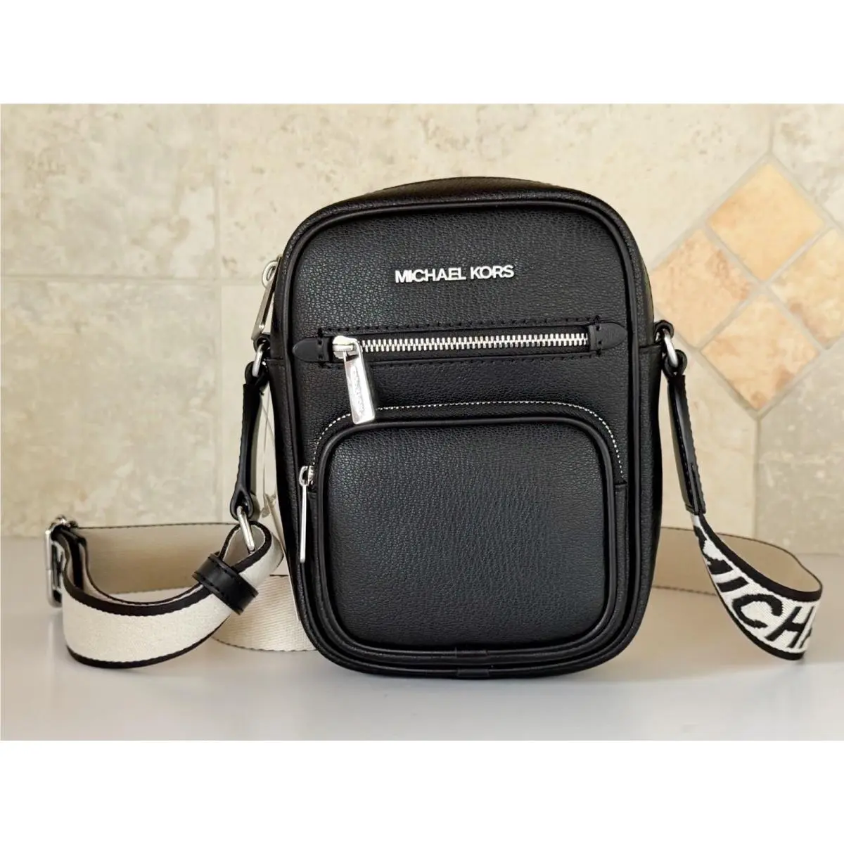 Michael Kors Jet Set Item North South Pocket Crossbody Flight Bag Black/silver
