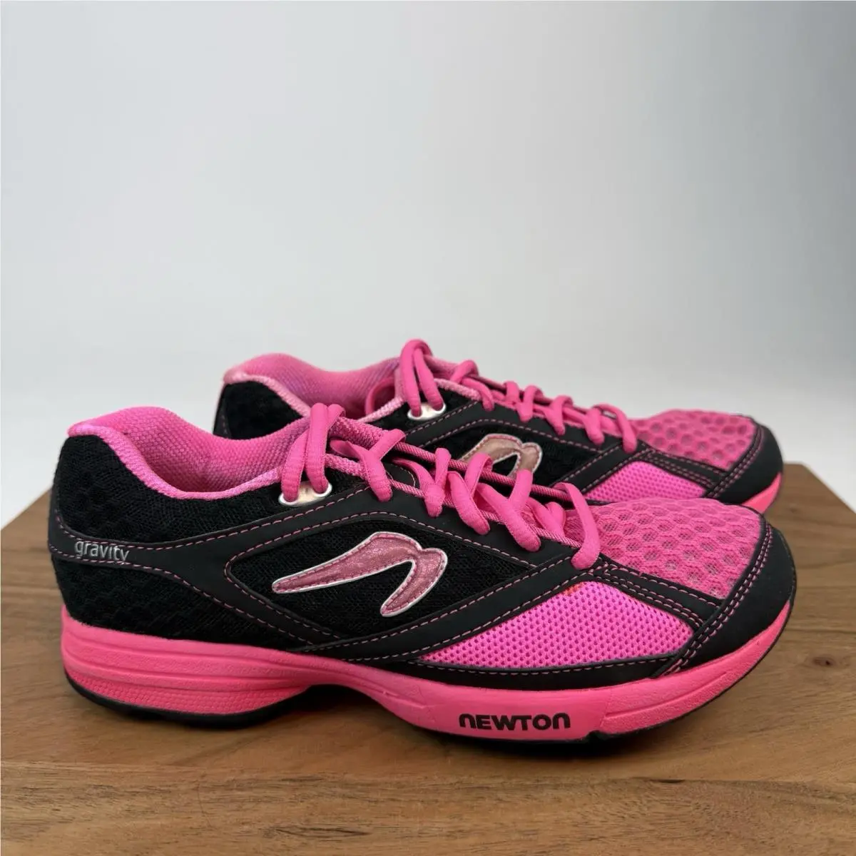 Newton Womens Ton Gravitas Gravity Neon Pink Trainers Running Sneakers Size 7 M