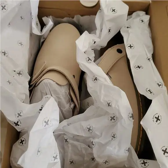 Dr. Martens shoes - Cream 11