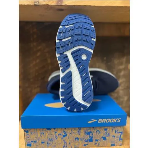 Brooks shoes - Navy 3