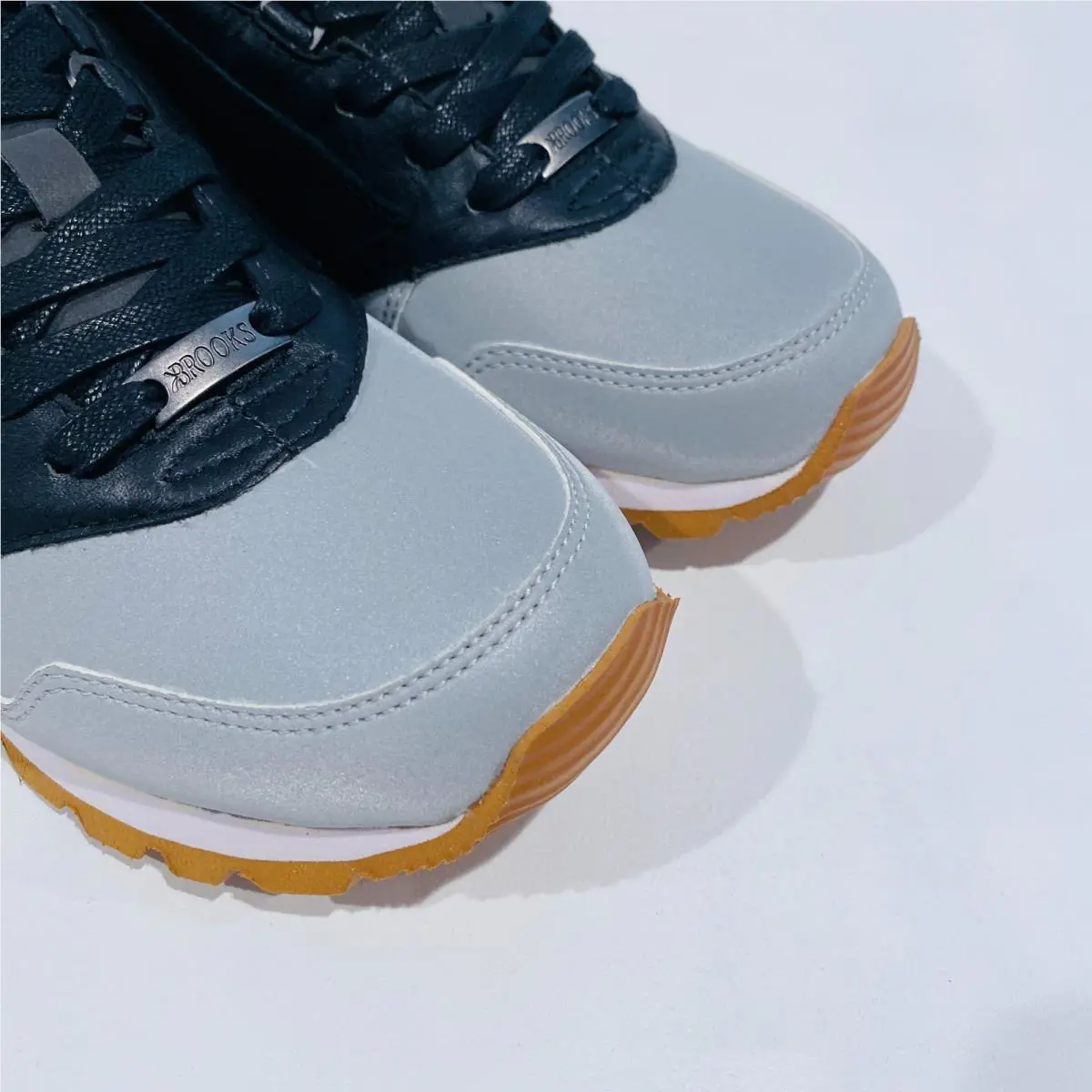 Brooks shoes - Black 2