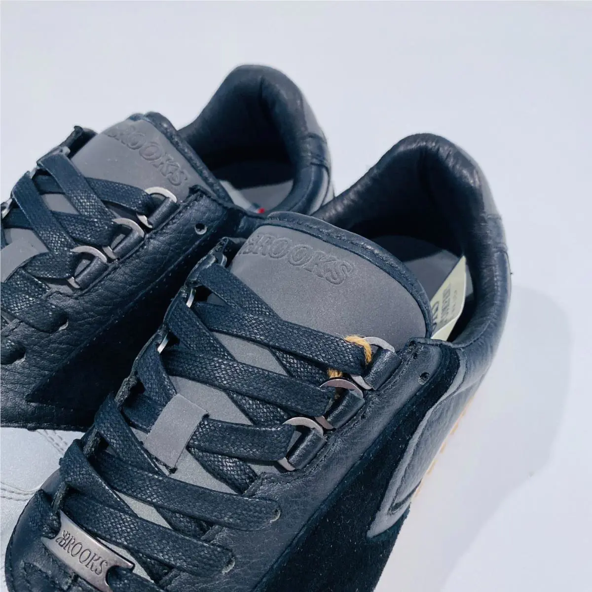 Brooks shoes - Black 3