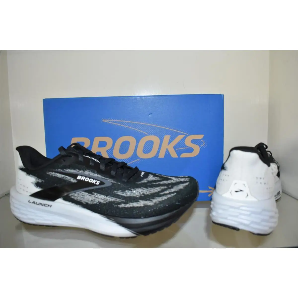 Brooks shoes - Brooks Launch 11 - Launch - 120439 1B 087 - Black 1