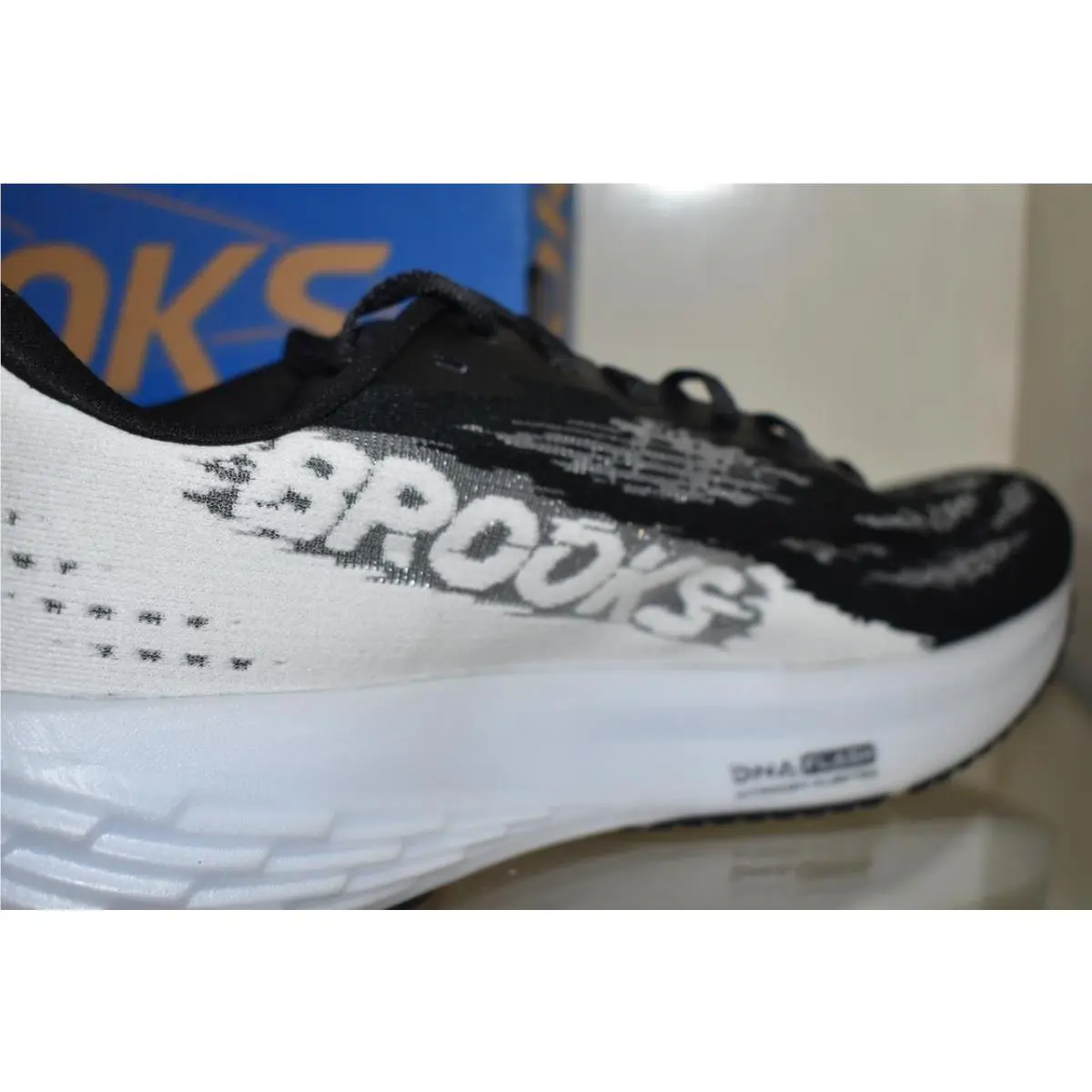 Brooks shoes - Brooks Launch 11 - Launch - 120439 1B 087 - Black 2
