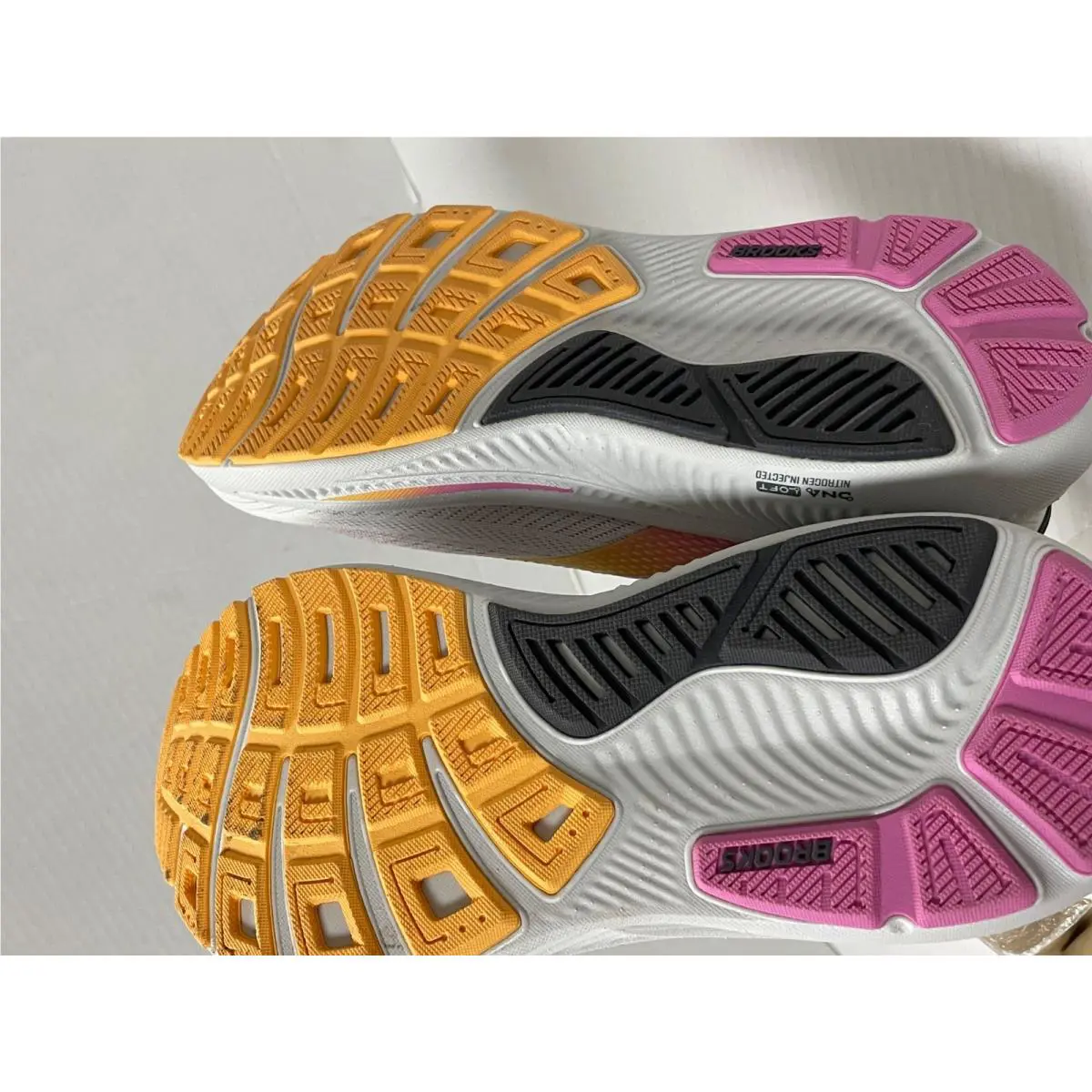 Brooks shoes - Brooks Ghost 17 - Ghost - Oyster/apricot/pink 1