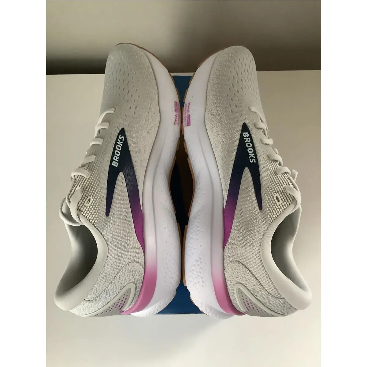 Brooks shoes - Brooks Ghost 16 - Ghost - Gray 1
