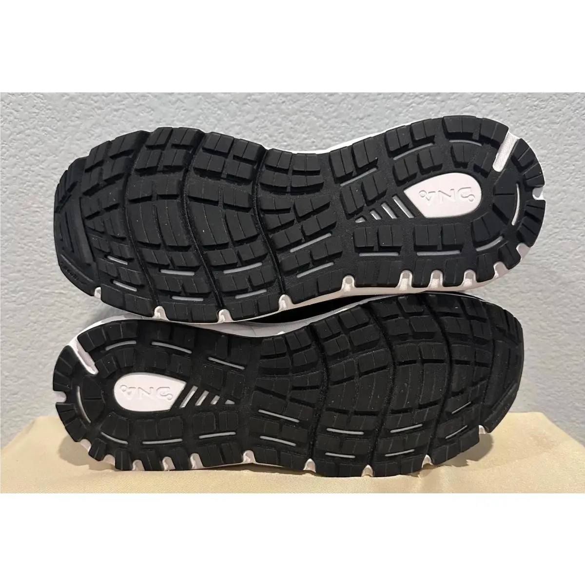 Brooks shoes - Black 5