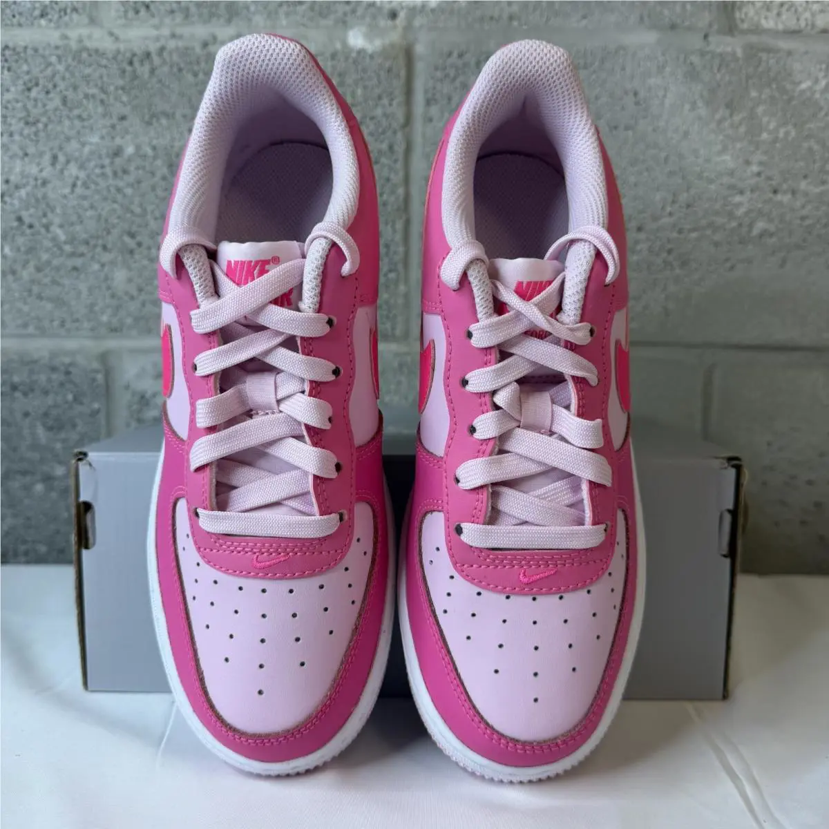 Nike shoes - IO7454-684 4 - IO7454 684 - Pink (UPC: 198487623864) 1