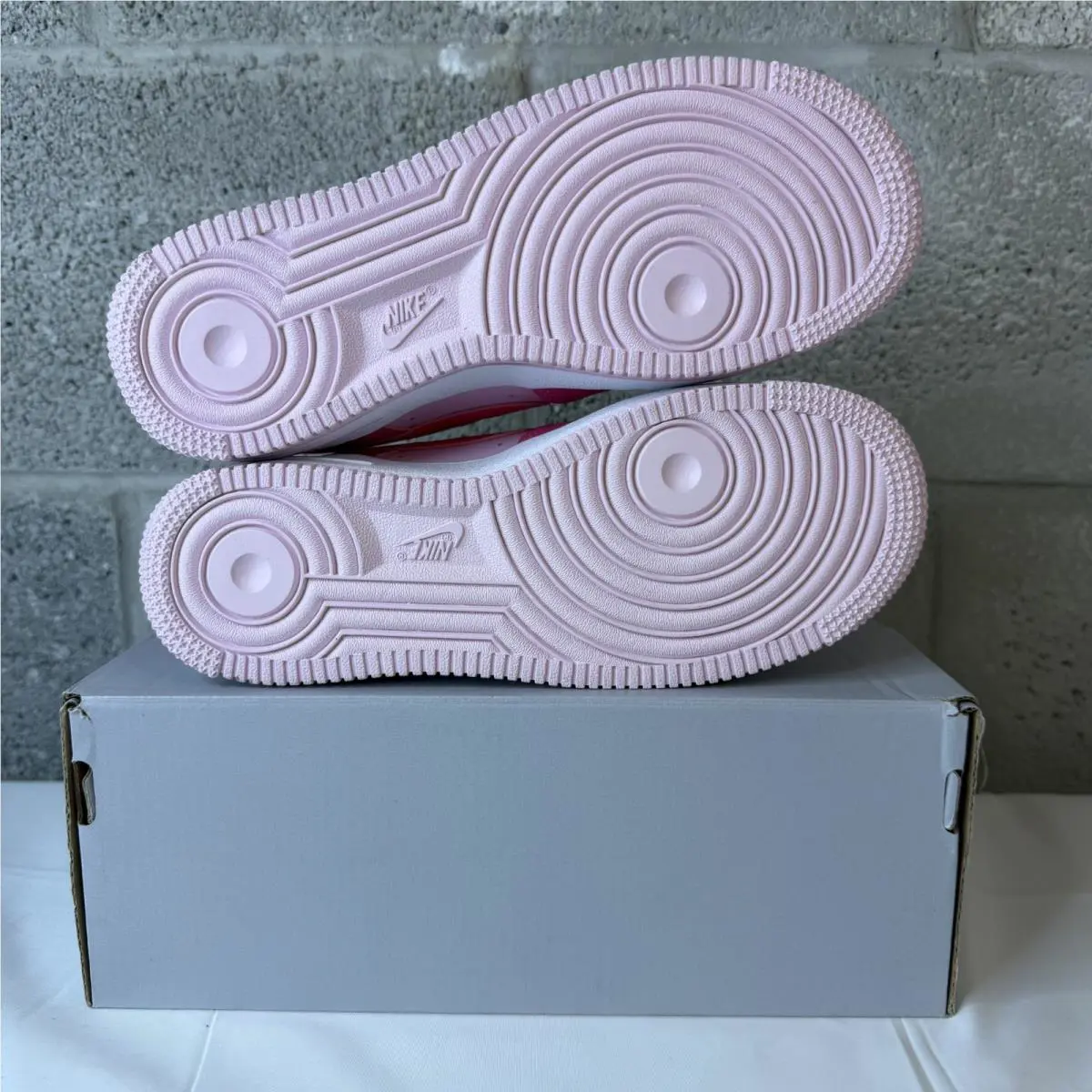 Nike shoes - IO7454-684 4 - IO7454 684 - Pink (UPC: 198487623864) 2