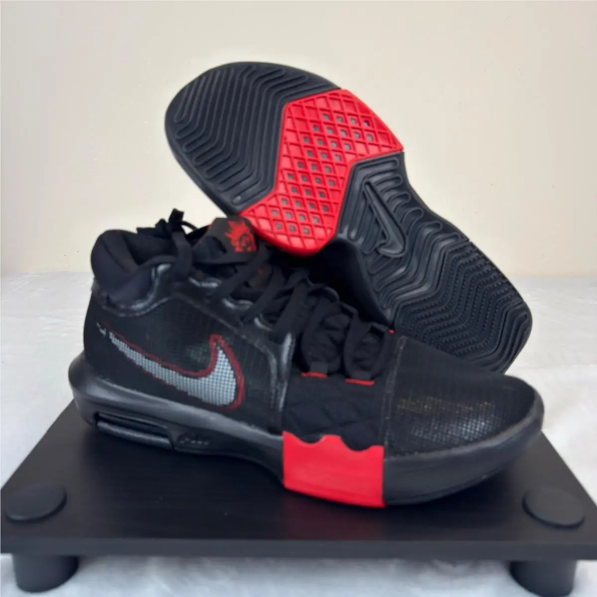 Nike Men`s Lebron Witness Viii 8 Black University Red FB2239 005 Size 12 - Black