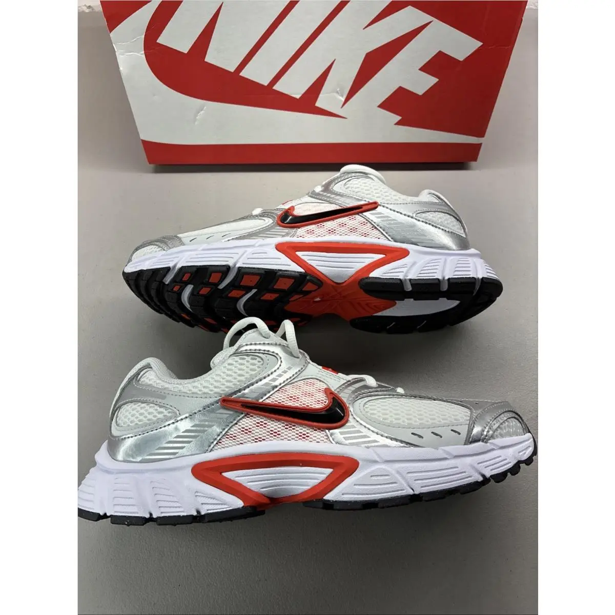 Nike V5 Rnr HQ7901-100 White Picante Red Black Low Top Sneakers Women Size 10 - White