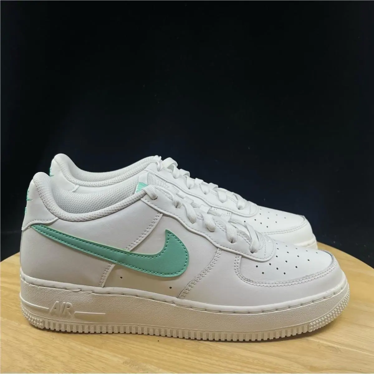 Nike shoes - White 2