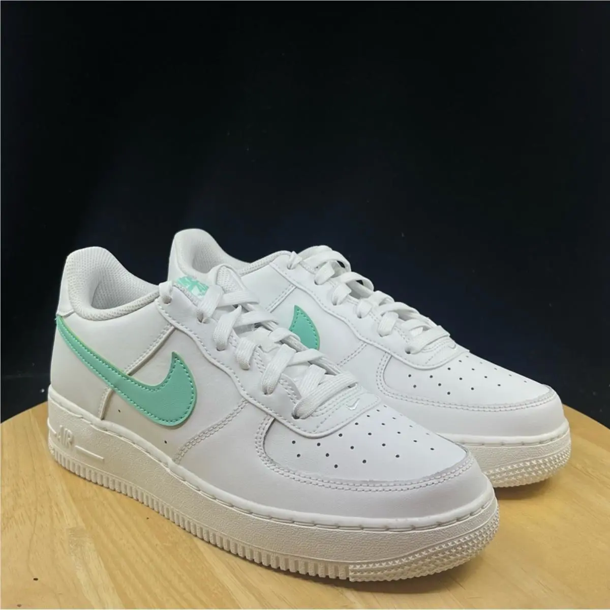 Nike shoes - White 3