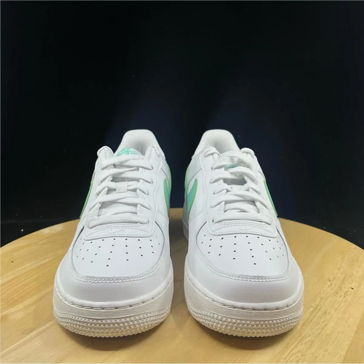 Nike shoes - White 4
