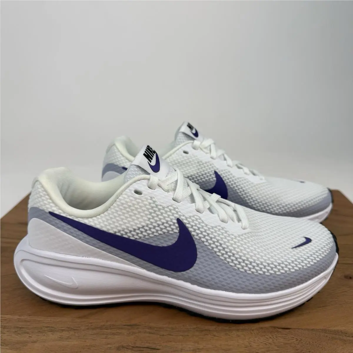Womens Nike Revolution 8 White Atheltic Running Sneakers Shoes Size 6 W
