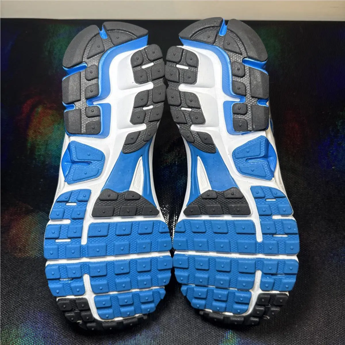 Nike shoes - Nike Vomero - Vomero - White (UPC: 197601027106) 4