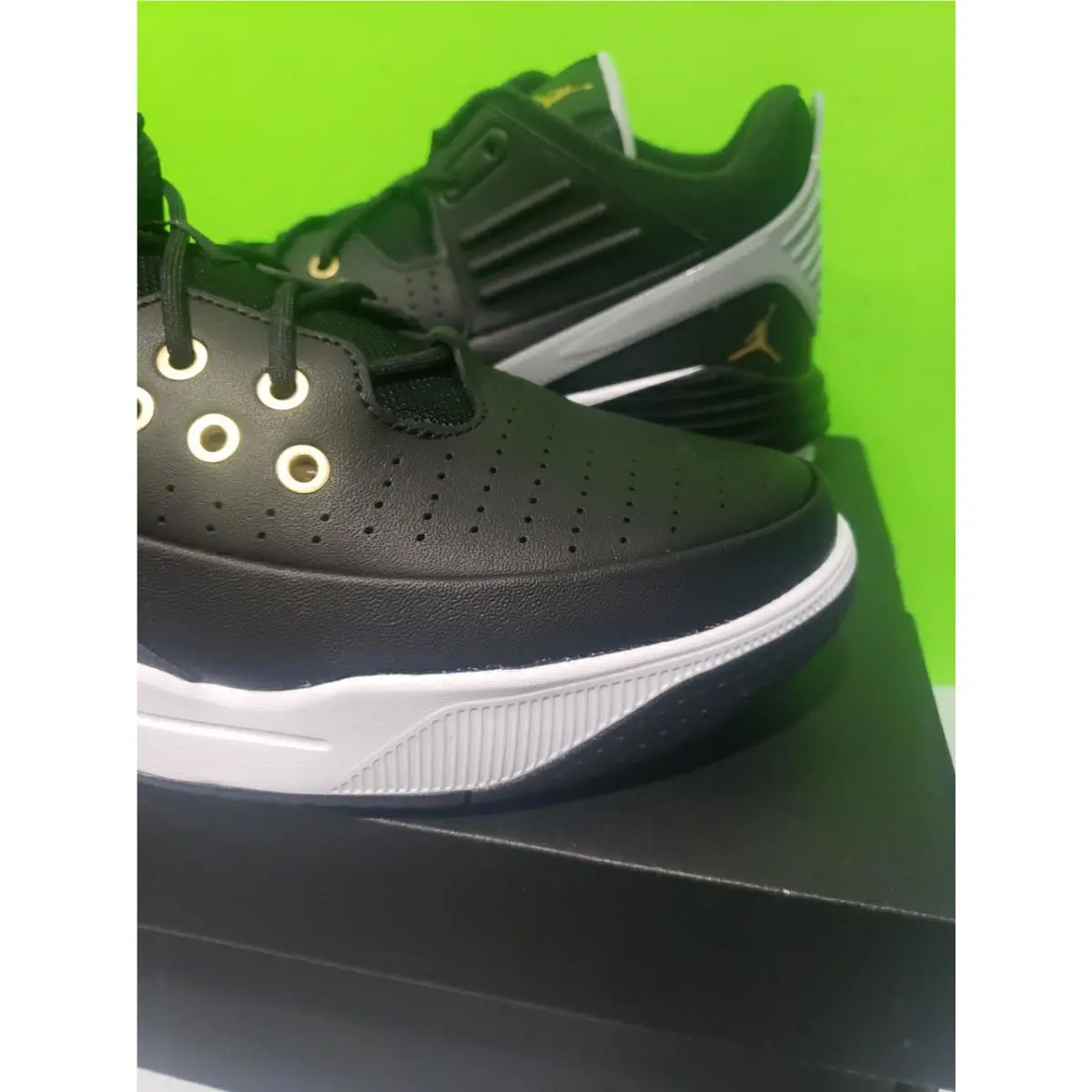 Nike shoes - Jordan Max Aura 5 - Max Aura - Black/Metallic Gold/White (UPC: 196969269098) 2