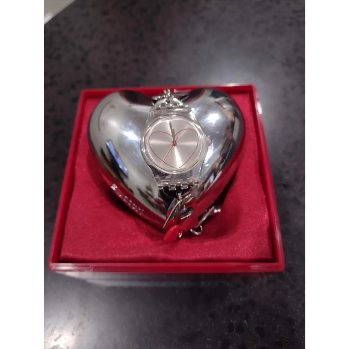 2006 Swatch Watch Shake Your Heart LK261G Nip with Paperwork Silvertone