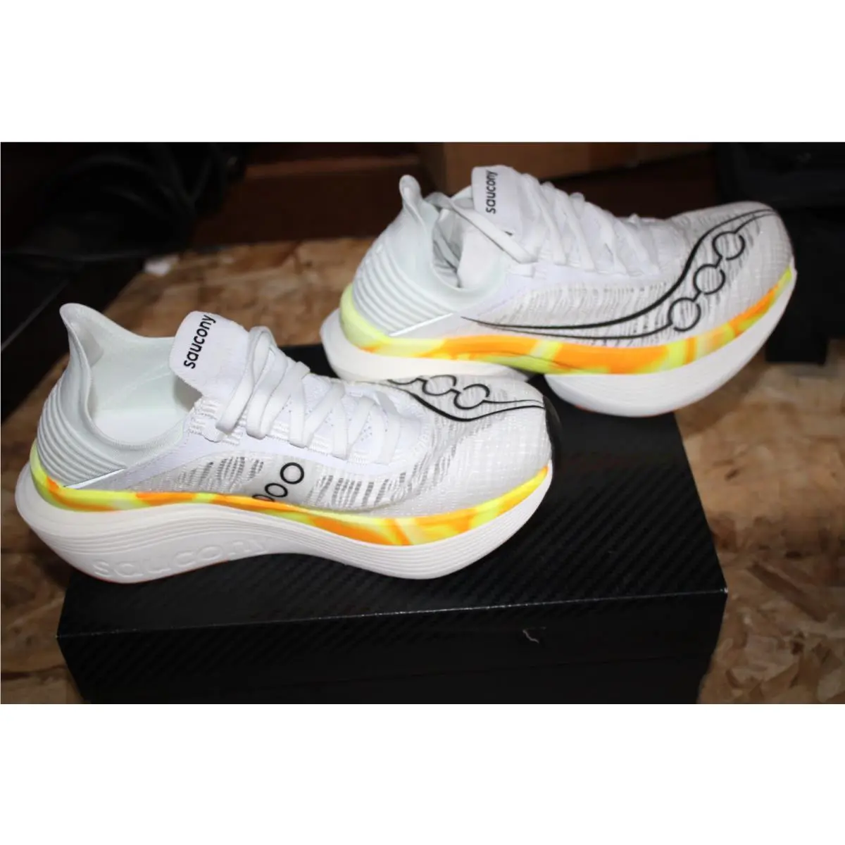 Saucony shoes - White 0