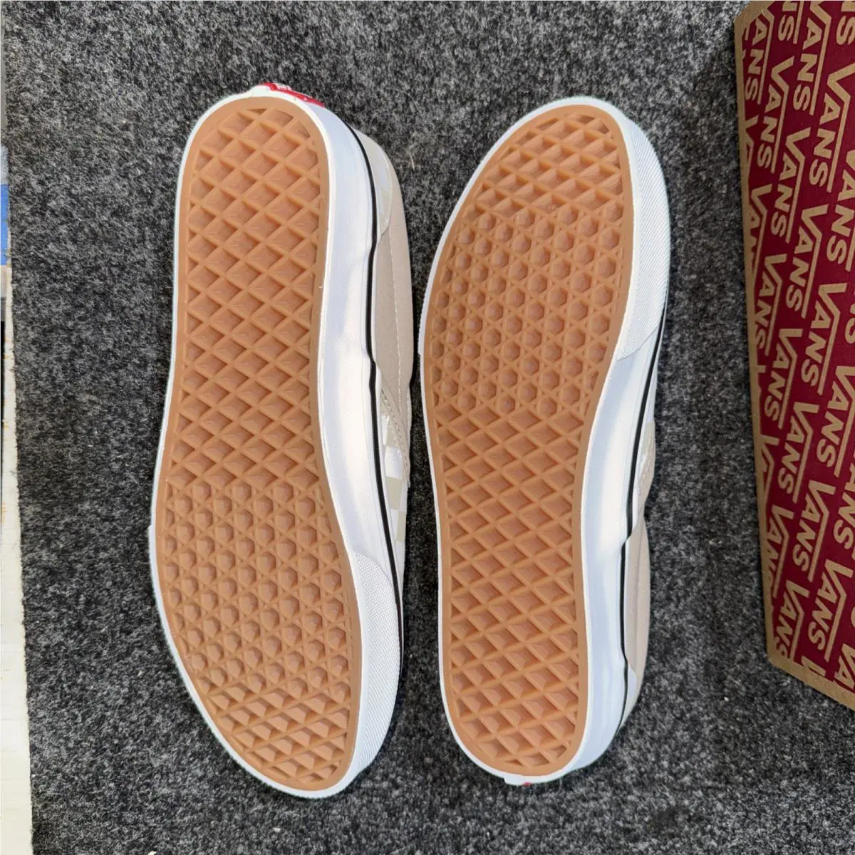 Vans shoes - VANS Classic Slip-On - Classic - VN000D6YH2B - Beige 1
