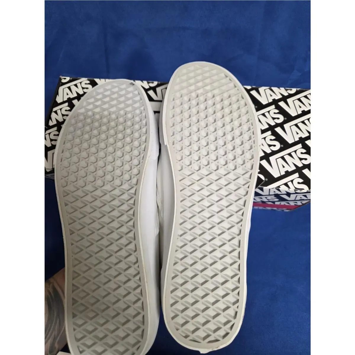 Vans shoes - VANS Classics - Classics - White 5