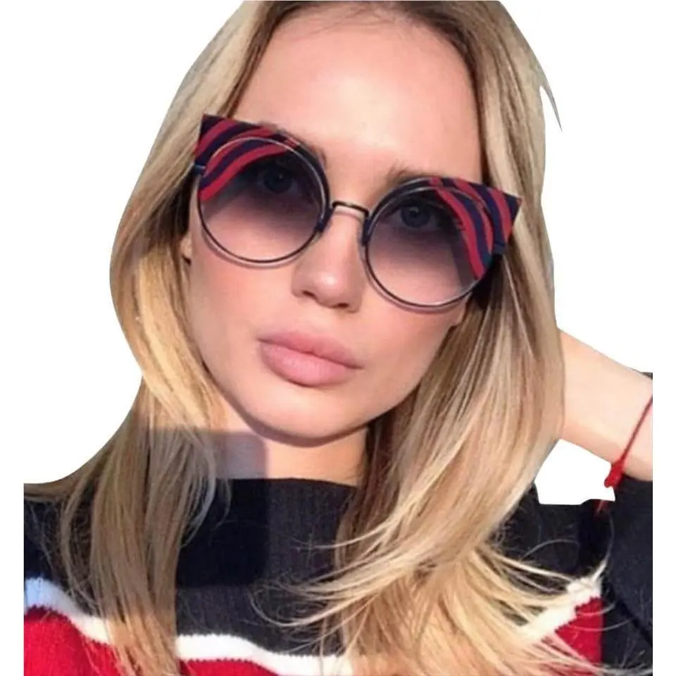 0215S-0M19L NO Case Sunglasses Boutique Display by Fendi