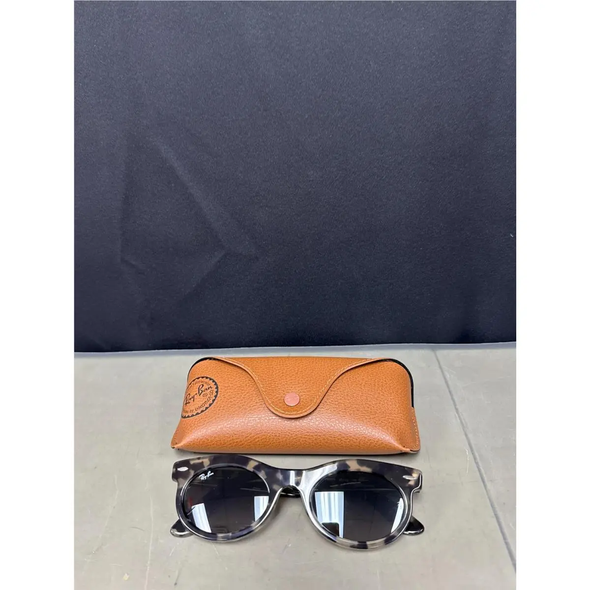 Rayban RB2242F Wayfarer Oval Gray Havana Frame. Grey Gradient Lens 150/53-22