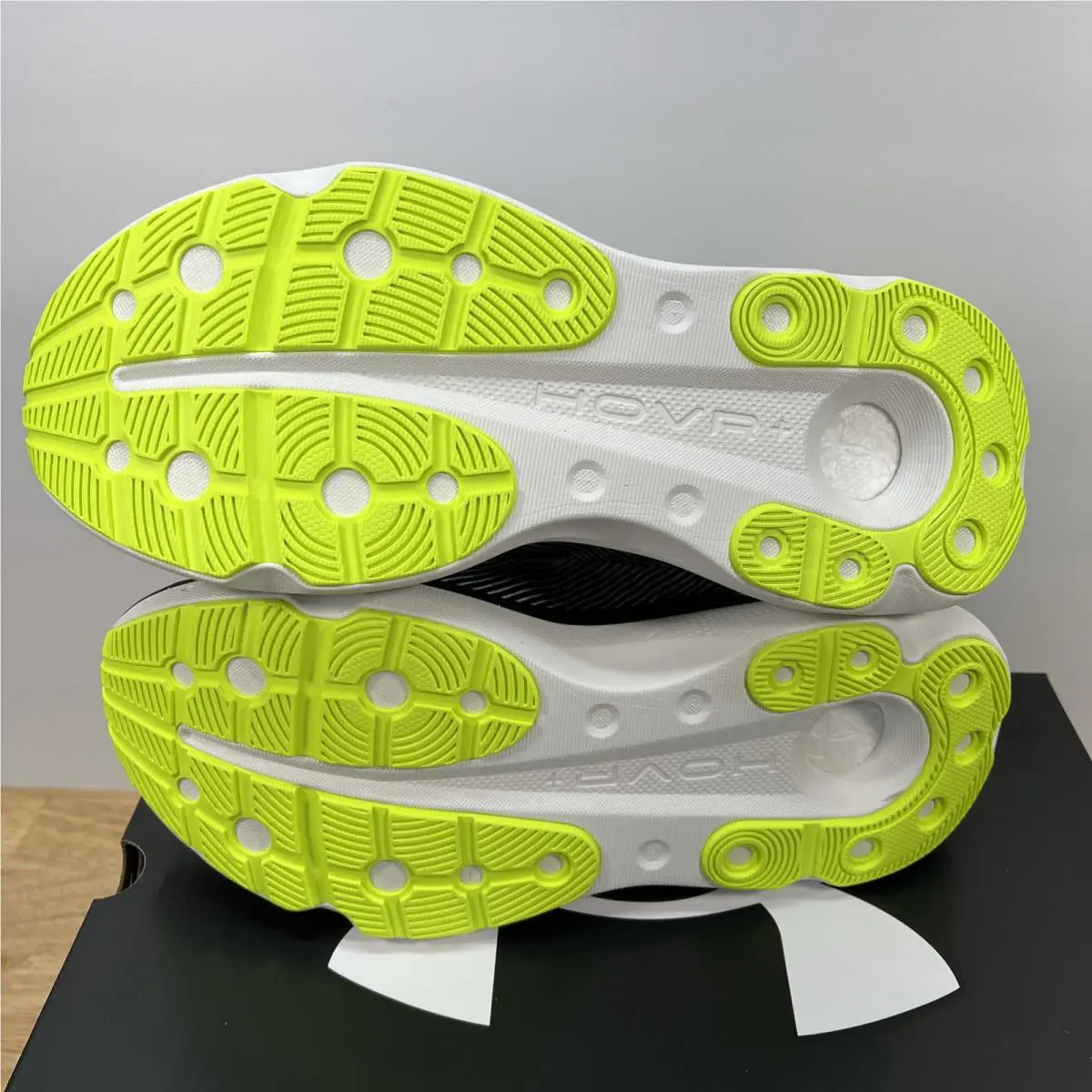 Under Armour shoes - Under Armour Infinite Pro - Infinite Pro - 3027200-104 - White 9