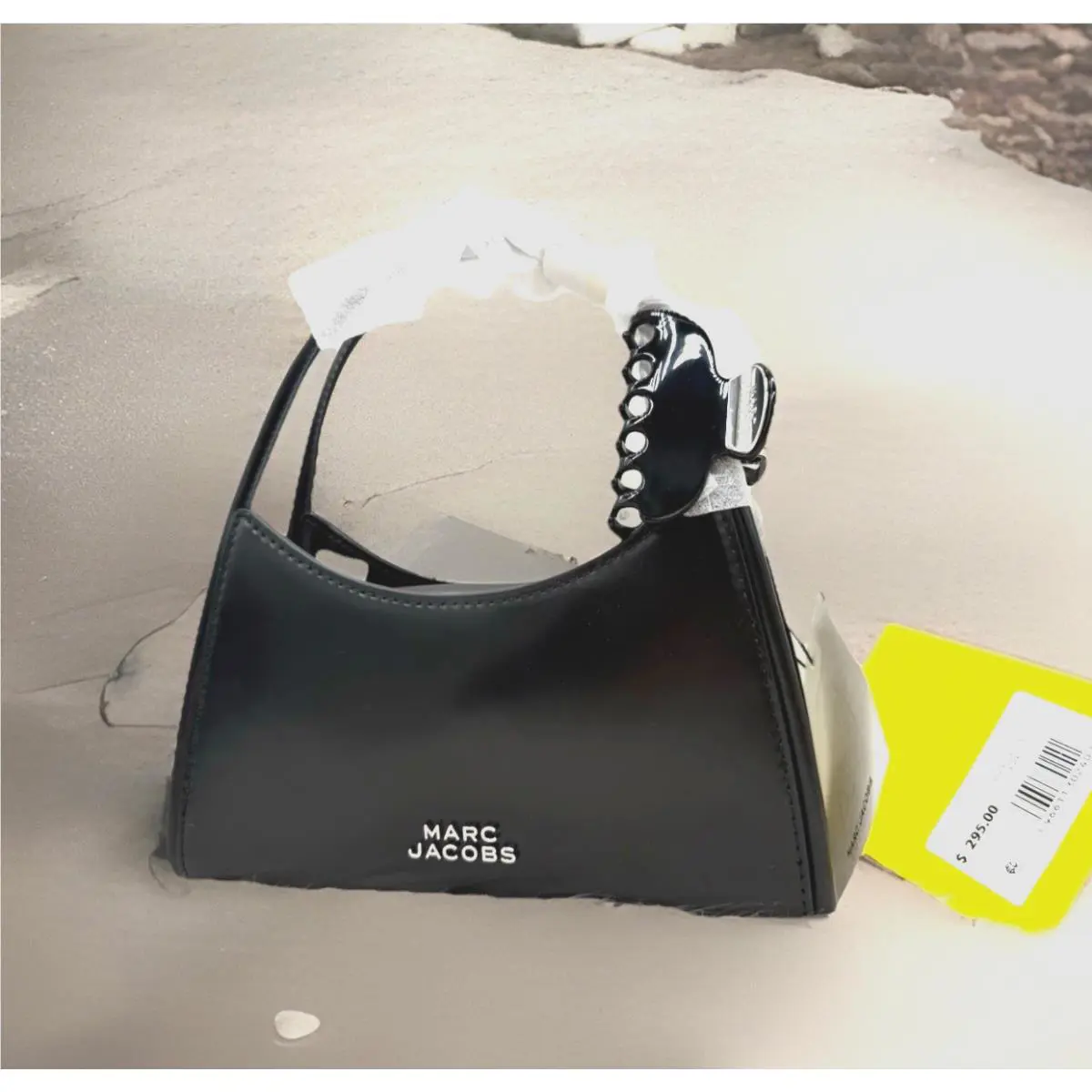 Marc Jacobs The Claw Clip Leather Top Handle Crossbody Bag-black