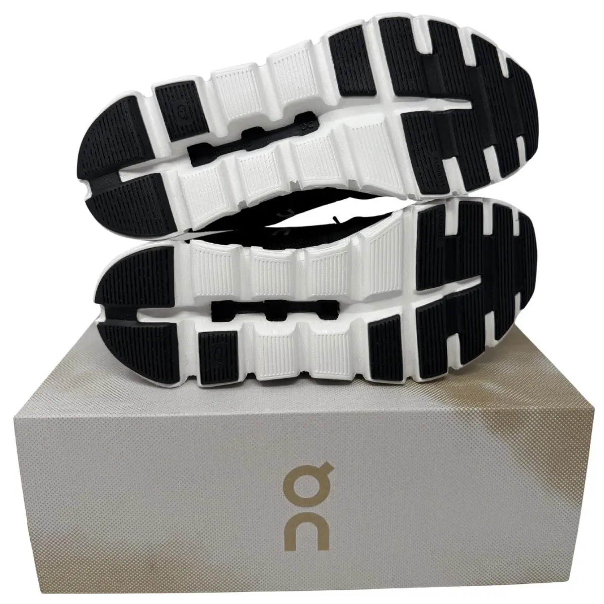On-Running shoes - Cloud 6 - Cloud - Black | White 3