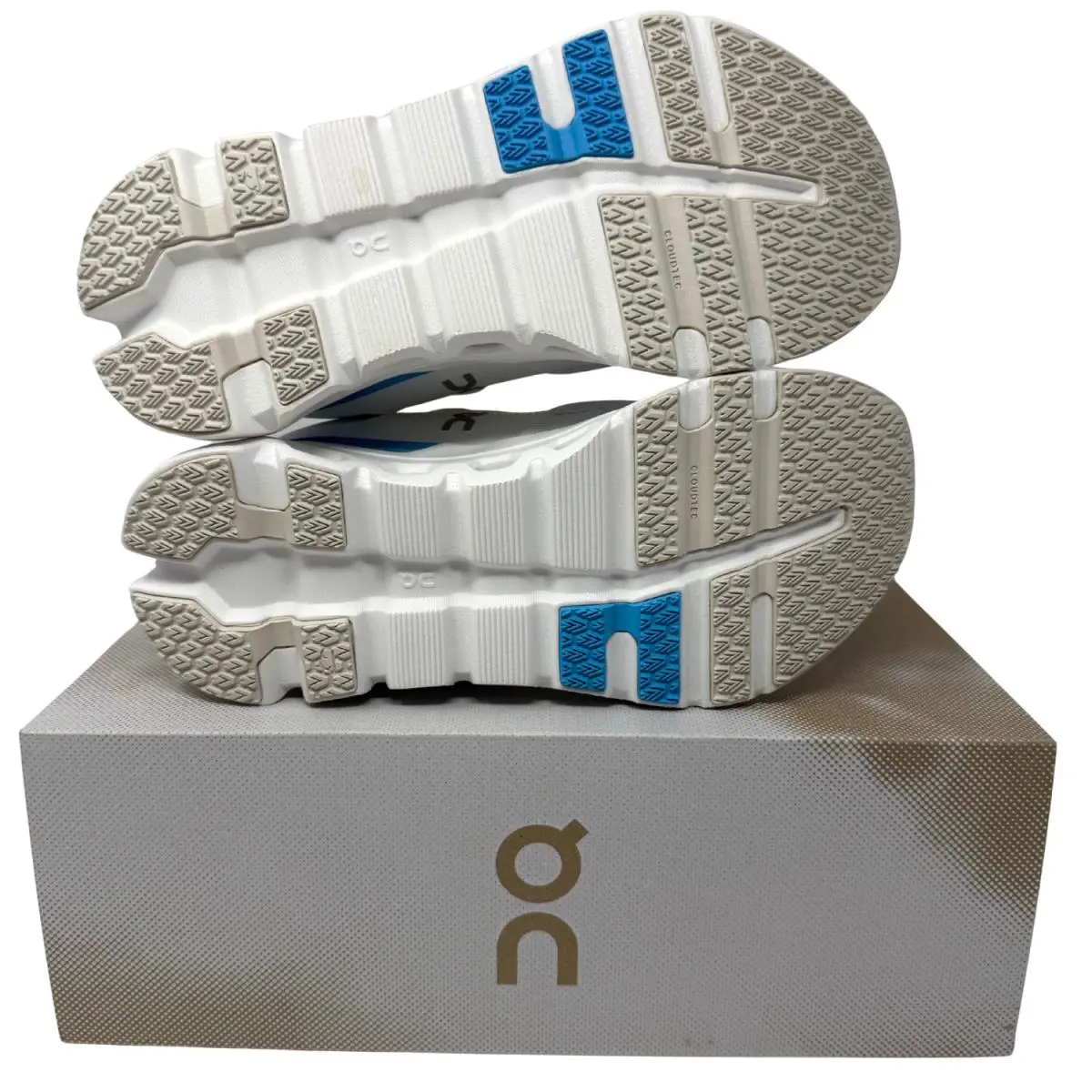 On-Running shoes - Cloudrunner 2 - Cloudrunner - White | Horizon 3