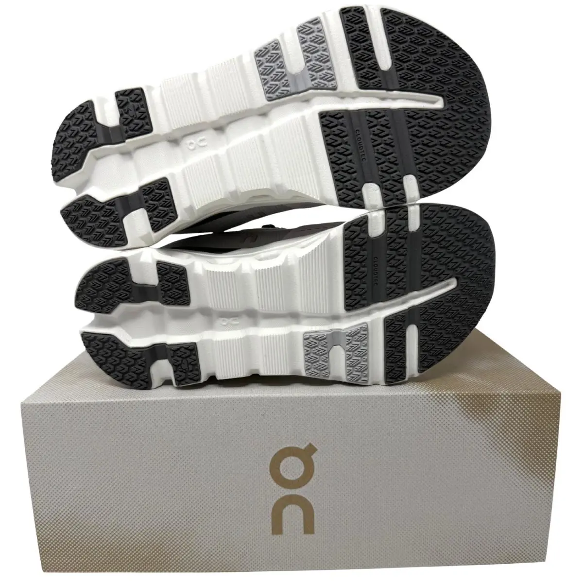 On-Running shoes - Cloudrunner 2 - Cloudrunner - White | Horizon 21