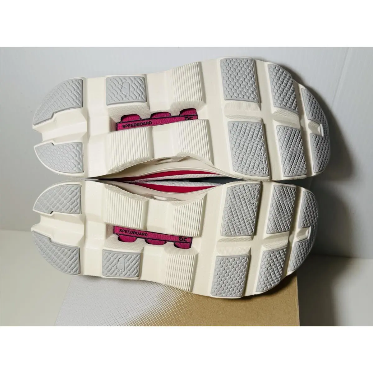 On-Running shoes - On Running - 3WD10104038 - Ivory 5