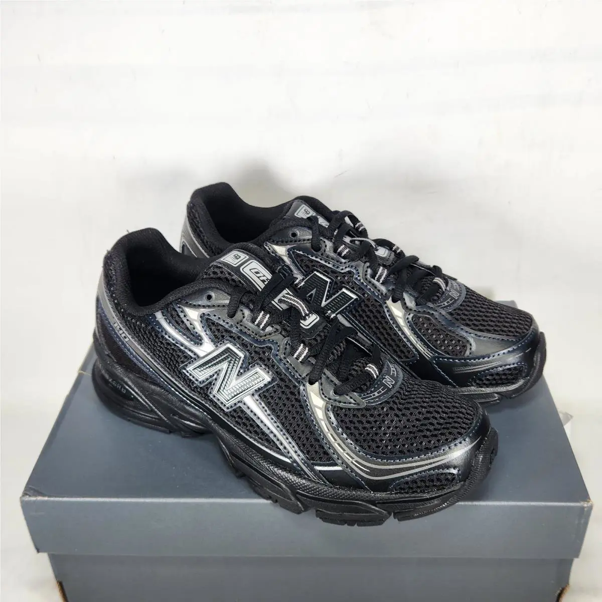 New Balance shoes - New Balance 740 - Black 0