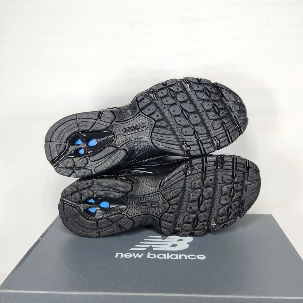 New Balance shoes - New Balance 740 - Black 3