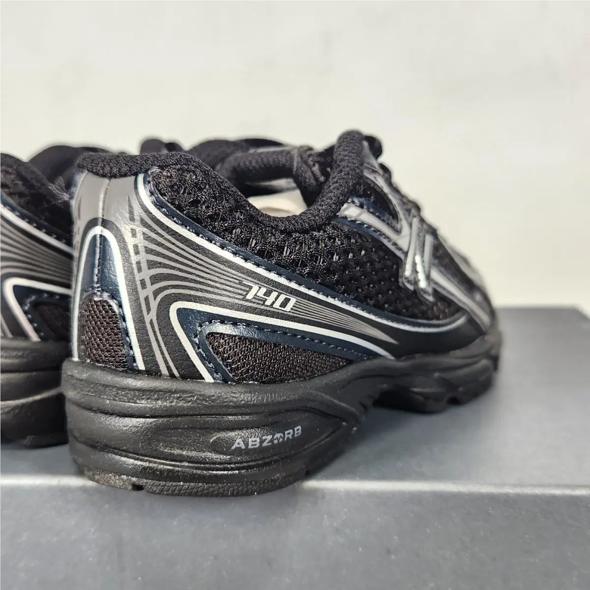 New Balance shoes - New Balance 740 - Black 2