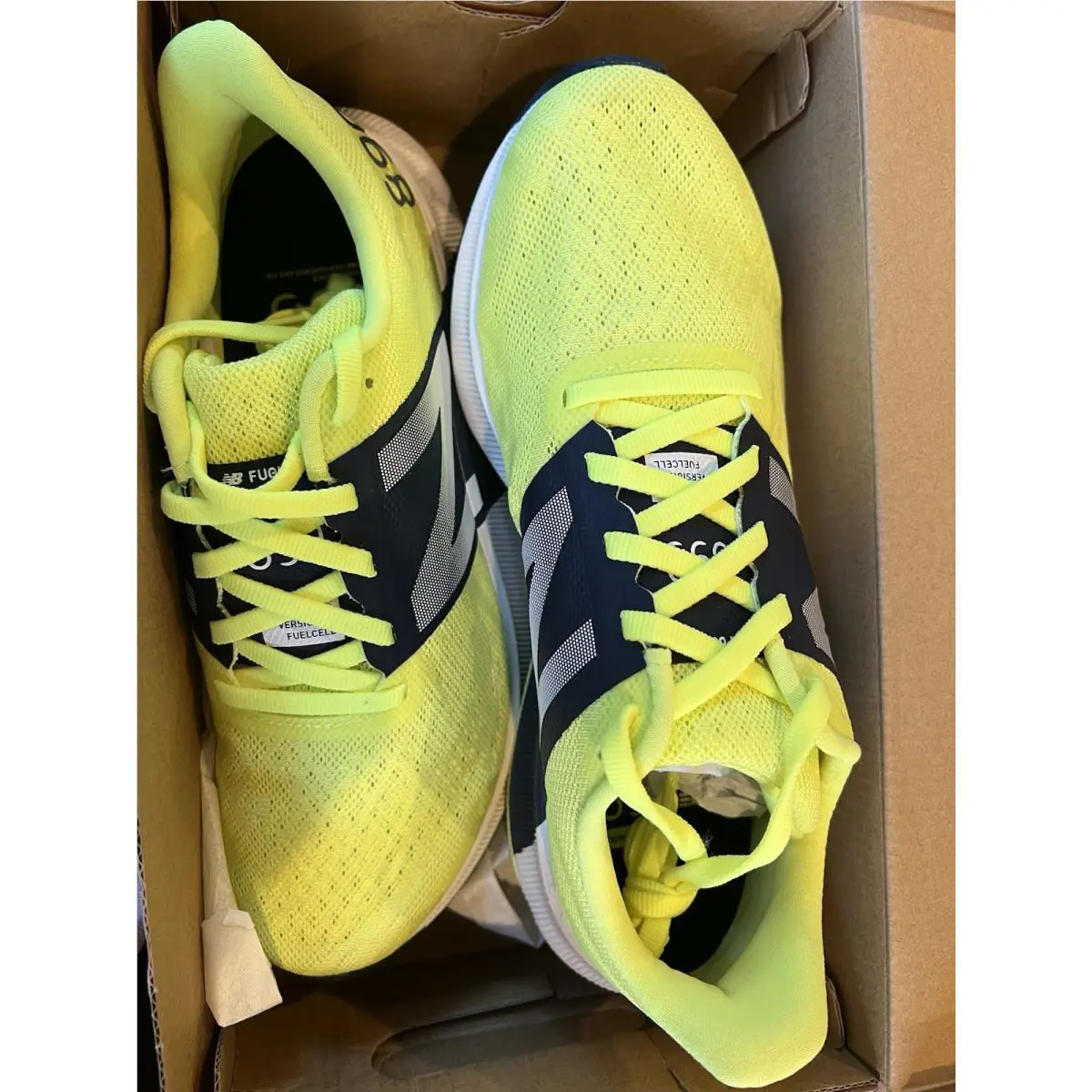 New Balance shoes - New Balance Fuel cell - Fuel cell - Neon 1