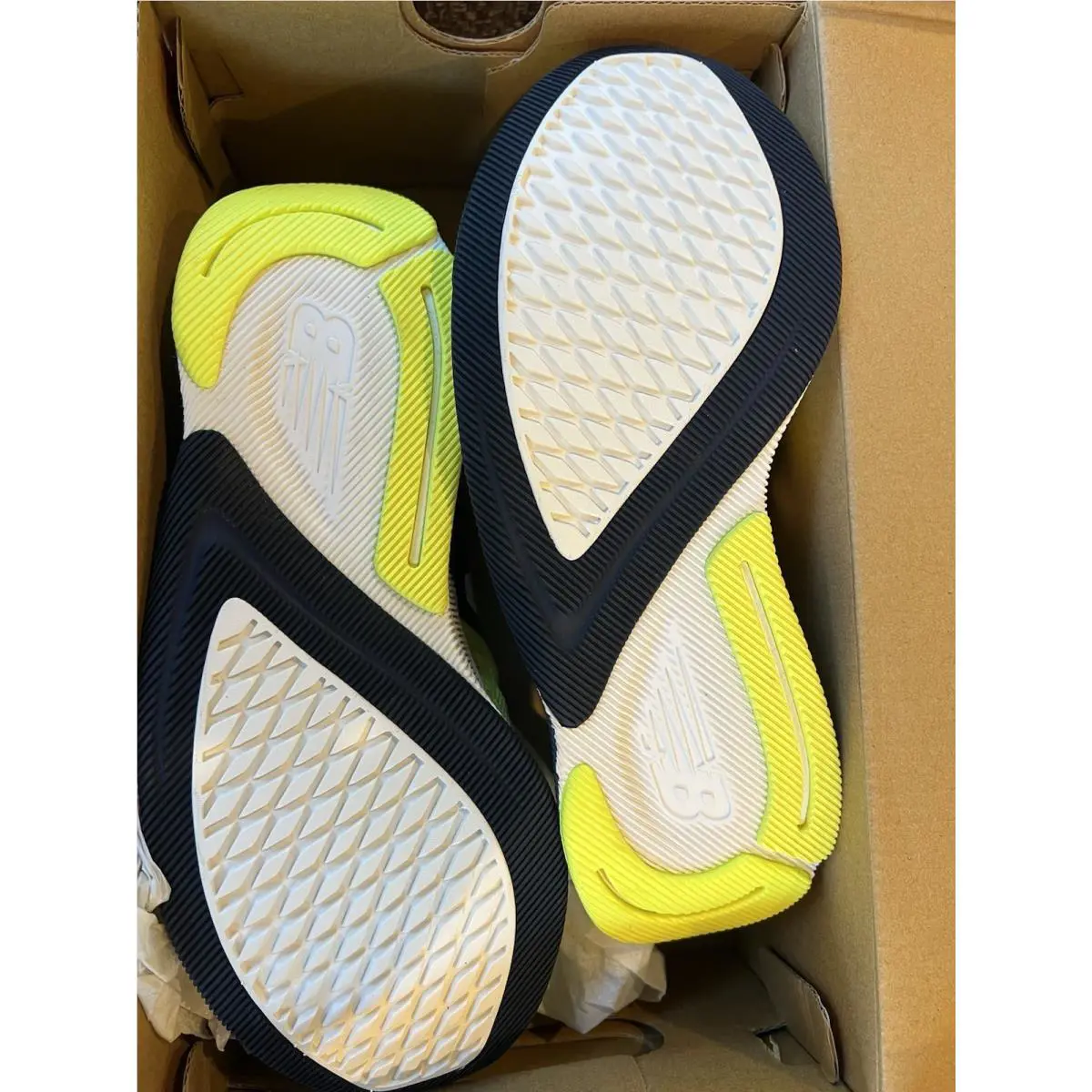 New Balance shoes - New Balance Fuel cell - Fuel cell - Neon 2