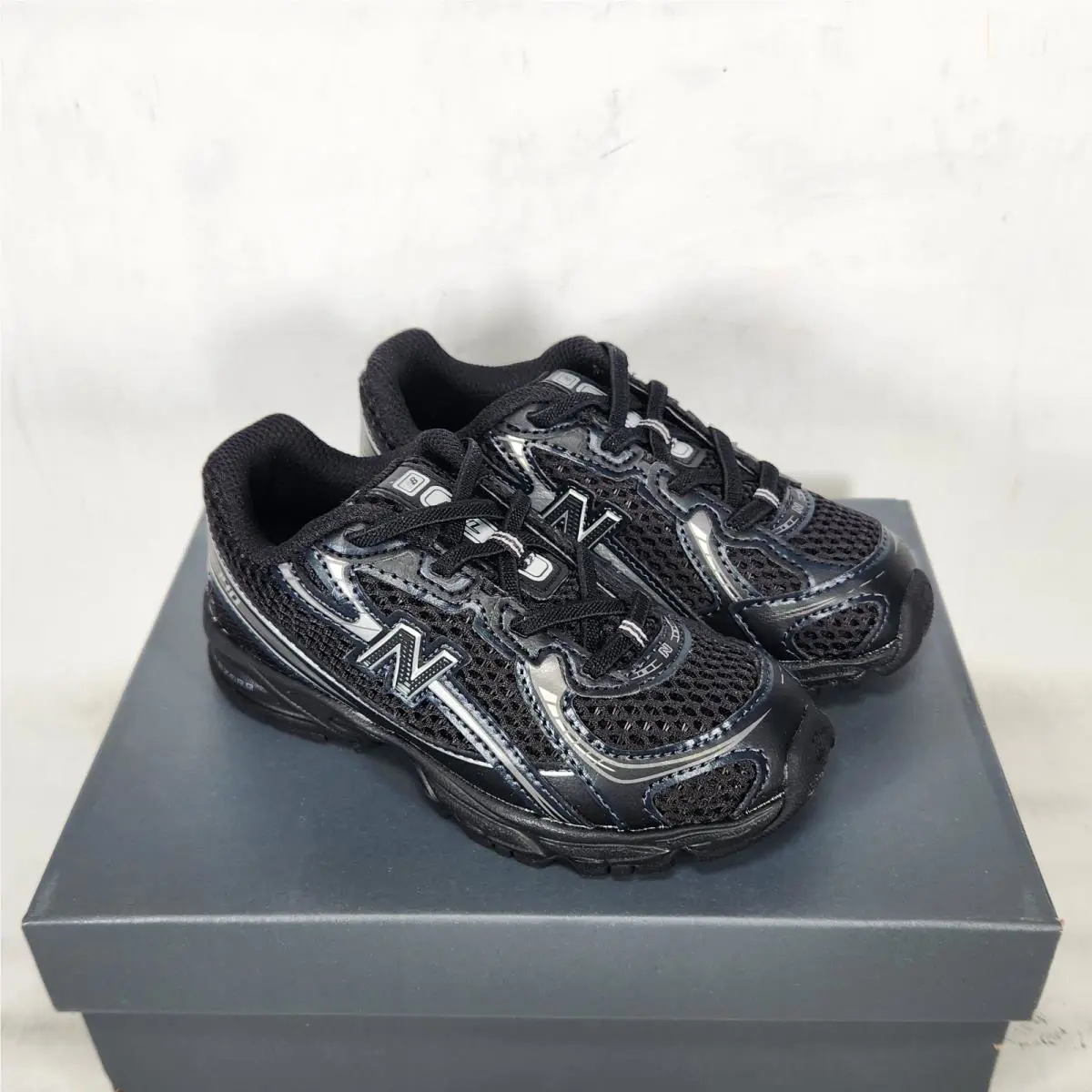 New Balance shoes - New Balance 740 - Black 0