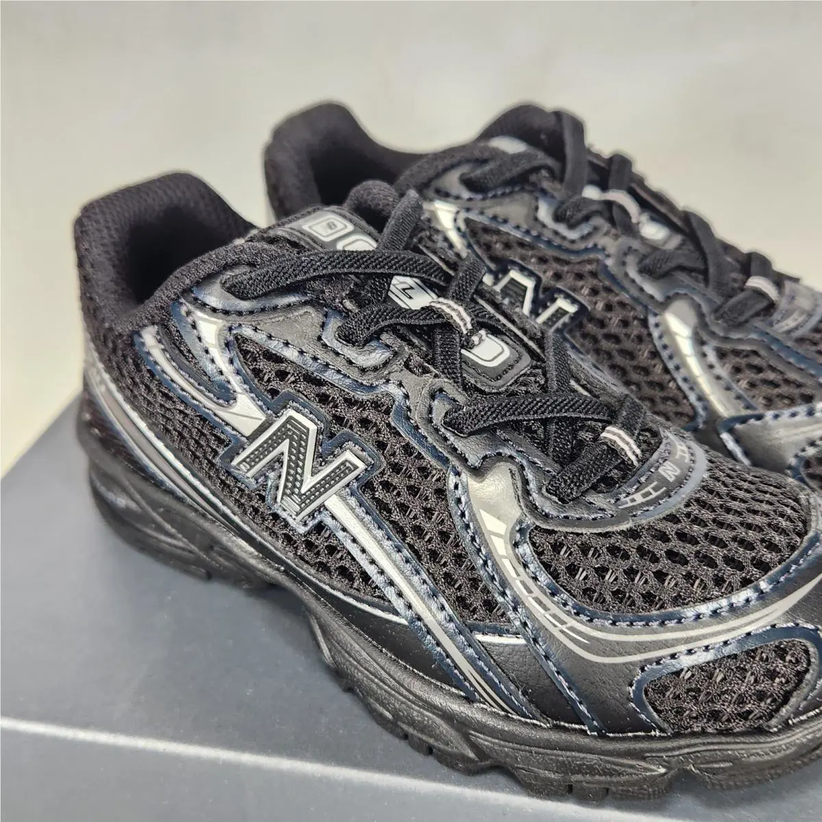 New Balance shoes - New Balance 740 - Black 1