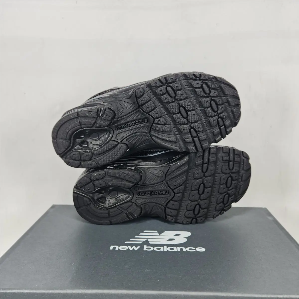 New Balance shoes - New Balance 740 - Black 5