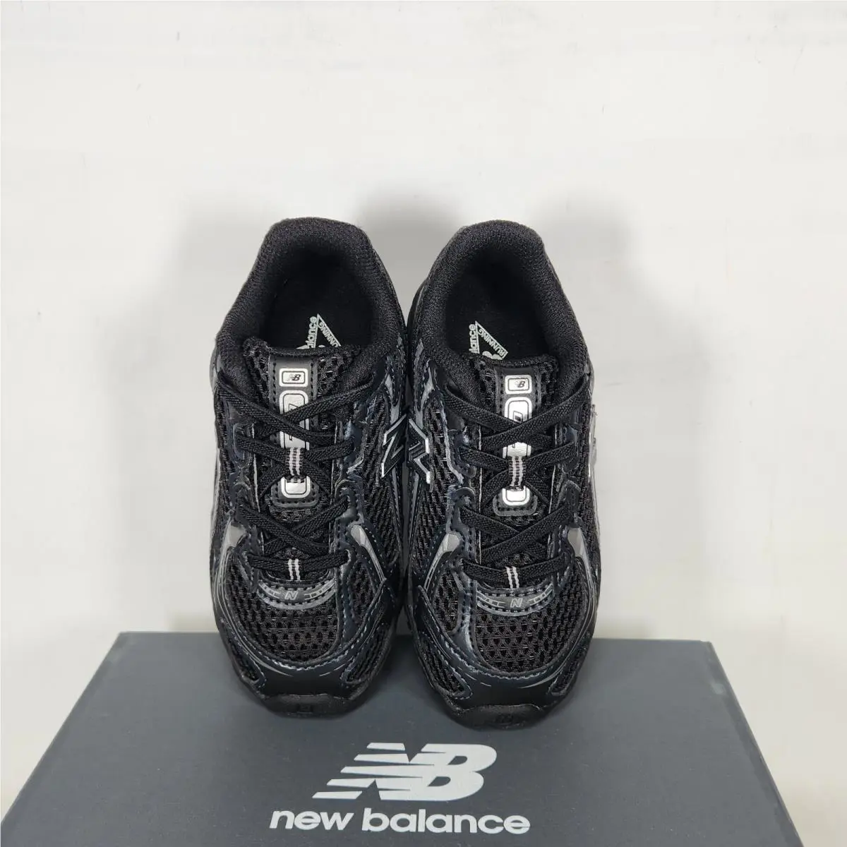 New Balance shoes - New Balance 740 - Black 3