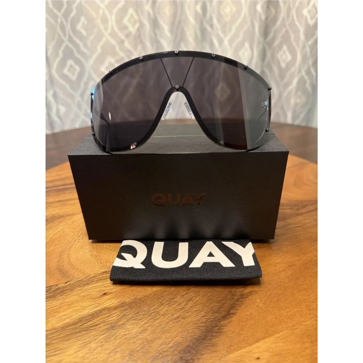 Quay Australia ON Set Sunglasses For Women