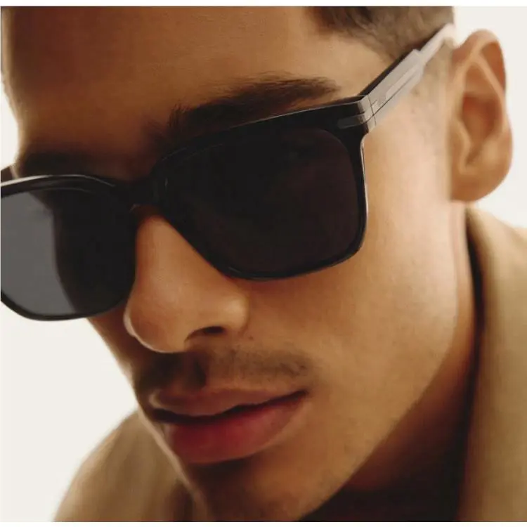 Quay Australia Recap Sunglasses Black Frame / Smoke Polarized Lens Luxury