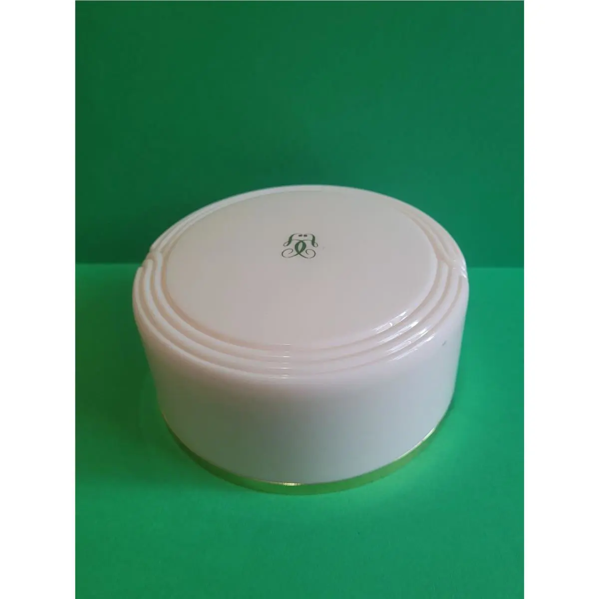 Shalimar Guerlain Perfumed Bath Powder 8 oz Read
